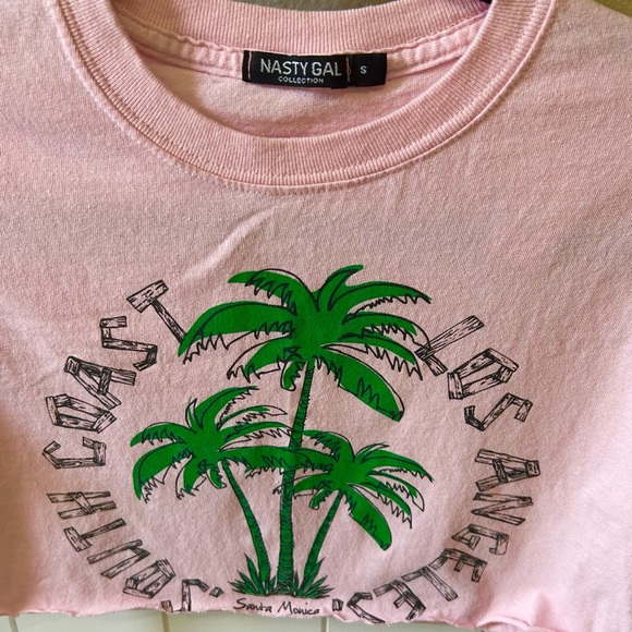 NASTY GAL Los Angeles Cropped Pink Graphic Tee - Picture 5 of 6